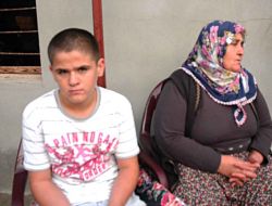 Engelli Oğluyla Yardım Bekliyor