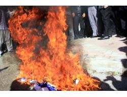 Cuma Namazı Çıkışında İsrail Bayrağı Yakıldı