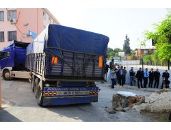 Okul Duvarına Çarpan Tır İki Öğrenciyi Yaraladı