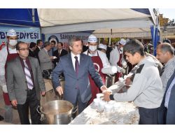 Cuma Namazı Çıkışında Aşure İkram Edildi