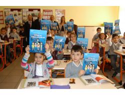 Uşak Sgk Öğrencilere Hikaye Kitabı Dağıttı