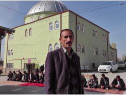 Camileri Afet Bölgesi İçerisinde Kalan Köylüler Namazlarını Muhtarlıkta Kılıyor