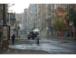 Göstericiler, Diyarbakır'da Araç Yaktı