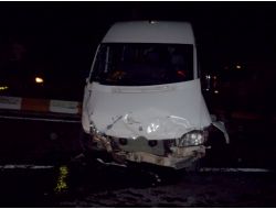 Öğrenci Servisinin De Karıştığı Kazada 5 Kişi Yaralandı