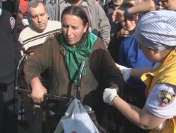 Köpeğin Saldırısından Korkarak Ateş Açan Kişi, Kadını Ve Köpeği Yaraladı