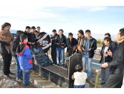 Afgan Mülteciler, Vefat Eden Vatandaşlarını Unutmadı