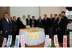 Arınç, Manisa'da Nikah Şahitliği Yaptı