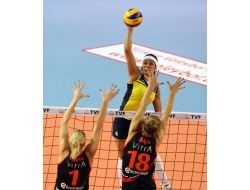 Fenerbahçe'yi De 3 - 0 Yenen Eczacıbaşı Vitra Hız Kesmiyor