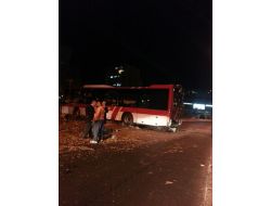 El Freni Çekilmeyen Otobüs Başka Bir Otobüse Çarptı: 1 Yaralı