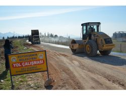 Adana Büyükşehir Belediyesi Köy Yollarını Asfaltlıyor