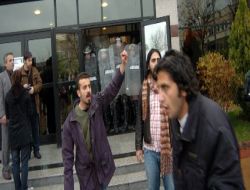 Konferans Salonuna Zorla Giren Öğrencilere, Jandarma Müdahale Etti