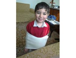 Okul Servisinin Altında Kalan 4 Yaşındaki Çocuk Öldü