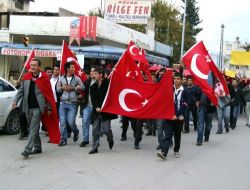 Öğrenciler Terör Örgütü Pkk'yı Protesto Etti!!
