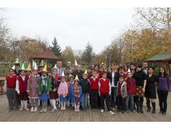 İlköğretim Öğrencileri 'Meleklerimiz Gülsün' İle Eğleniyor