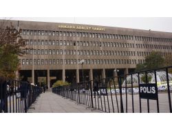 Ankara Adliyesi Önünde Darbeciler Protesto Ediliyor