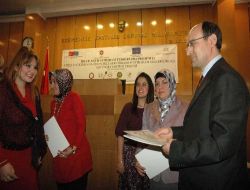 İskenderun'de İş Kurslarına Katılan 215 Kişiye Sertifika Verildi