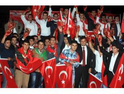 Mersin'de Gençler Askere Cevşenle Uğurlandı