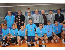 Cumhuriyet Kupası Voleybol Turnuvası'nı Kız Teknik Meslek Lisesi Kazandı