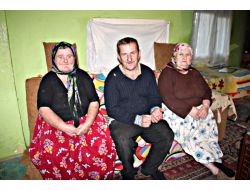 Engelli Annenin 2 Çocuğu İle Yaşam Mücadelesi