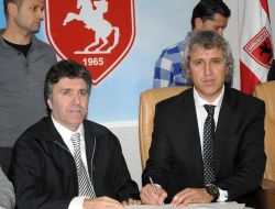 Samsunspor, Takımı Kendi Yetiştirdiği Eski Futbolcu Besim Durmuş'a Emanet Etti