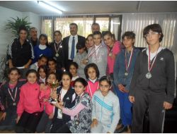 Batmanlı Kızlar Güreşte Bölge Birincisi Oldu