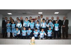 Beşikdüzü’nde Sosyal Güvenlik Merkezi Müdürlüğü, Öğrencilere Kitap Dağıttı