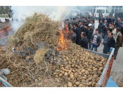 Ellerinde Kalan Patatesleri Üzerine Benzin Döküp Yakmaya Çalıştılar