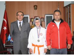 Esra Ayan'ın Birinciliği Niğde'de Sevinçle Karşılandı