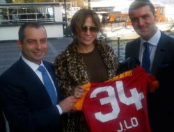 Lopez'e Galatasaray Forması Hediye Edildi