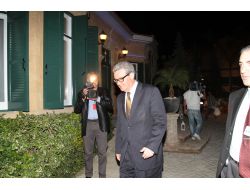 Downer'in Düzenlediği Resepsiyona Kıbrıslı Liderler Katılmadı