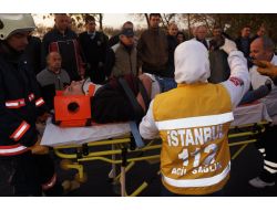 Ağaca Çarpan Otomobil Hurdaya Döndü: 2 Yaralı