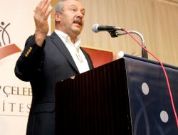 'Bir Milleti Yok Etmek İstiyorsanız, Ordularının İçine Politika Bulaştırın'