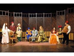 'Dişi Horoz' Büyük Alkış Aldı