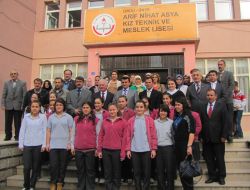 Kaymakam, Öğrenci, Öğretmen Ve Velileri Okulda Dinliyor