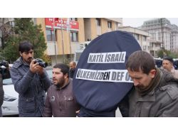 Halkevleri, İsrail Büyükelçiliği'ne Siyah Çelenk Bıraktı