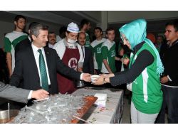 Şahinbey Belediyesi'nden Üniversitelilere Aşure İkramı