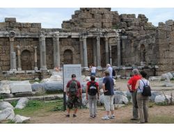 Bakan Yardımcısı Arıcı: Antalya'nın Güneşli Havası Emekli Turistleri Cezbediyor
