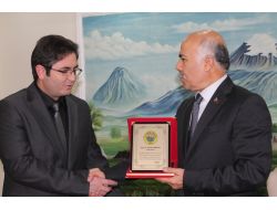 Vali Pek, Ataması Çıkan Müdürlere Plaket Verdi