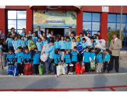 Minik Yüreklerden Suriyeli Sığınmacılara Kışlık Kıyafet Yardımı