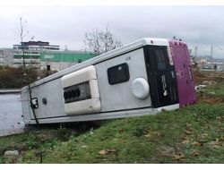 Otobüs Yoldan Çıktı: 6 Yaralı