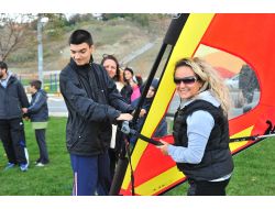 Beylikdüzü Belediyesi'nden Engelli Ve Otistik Çocuklara Sörf Dersi