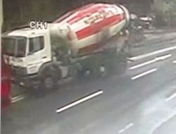 Beton Mikseri Ve Vidanjörün Çarpışması Kamerada