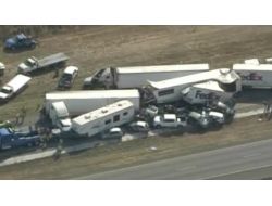 Texas’ta 140 Araç Birbirine Girdi: 2 Ölü, 80 Yaralı