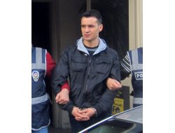 'Polisim' Diyerek 3 Kişiyi 20 Bin Lira Dolandırdı