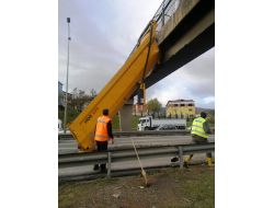 KAMYON ÜST GEÇİDE ÇIKTI!