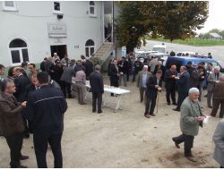 ÖZLÜ KÖYÜNDE AŞURE DAĞITILDI