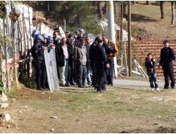 Bir Komiser Ve 2 Zanlı Yaralandı