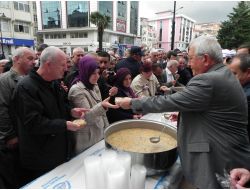 Ereğli Belediyesi, Cuma Namazı Sonrası Aşure Dağıttı
