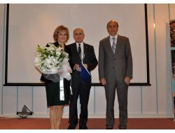 Rektör Dilek: Fakülteye Emek Veren Hocalar Hep Ailelerinin Zamanından Çalıyor