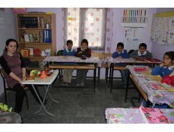 Öğretmen Çift, Depremzedelere Acılarını Unutturdu